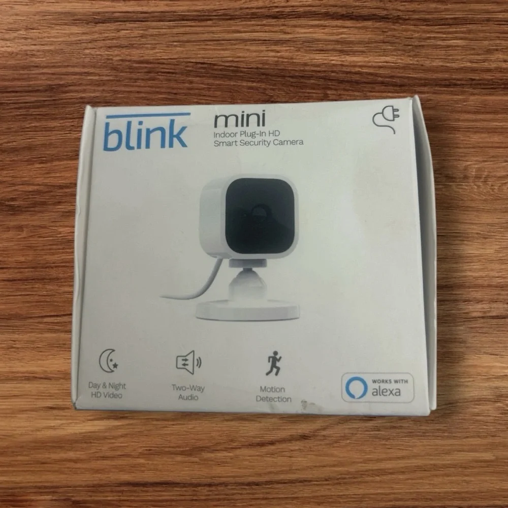 Blink Mini Indoor Plug-In HD Smart Security Camera - White